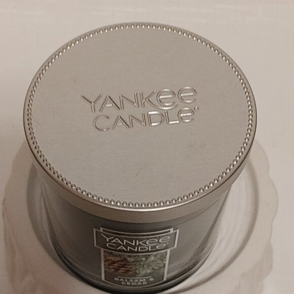 Yankee Candle Balsam & Cedar Single Wick Candle 7oz 198g BNWT - Picture 4 of 5